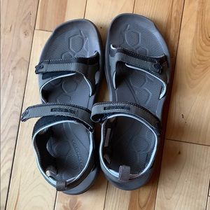 Women’s size 10 Columbia sandal